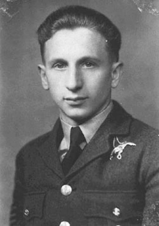 Poolse piloot Ryszard Lewczynski is nog steeds vermist.