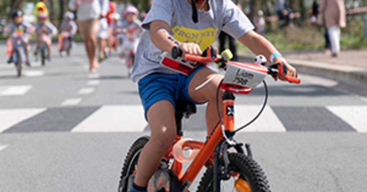 Kinderen wagen zich aan Iron Kiduitdaging in Knokke triatlon voor