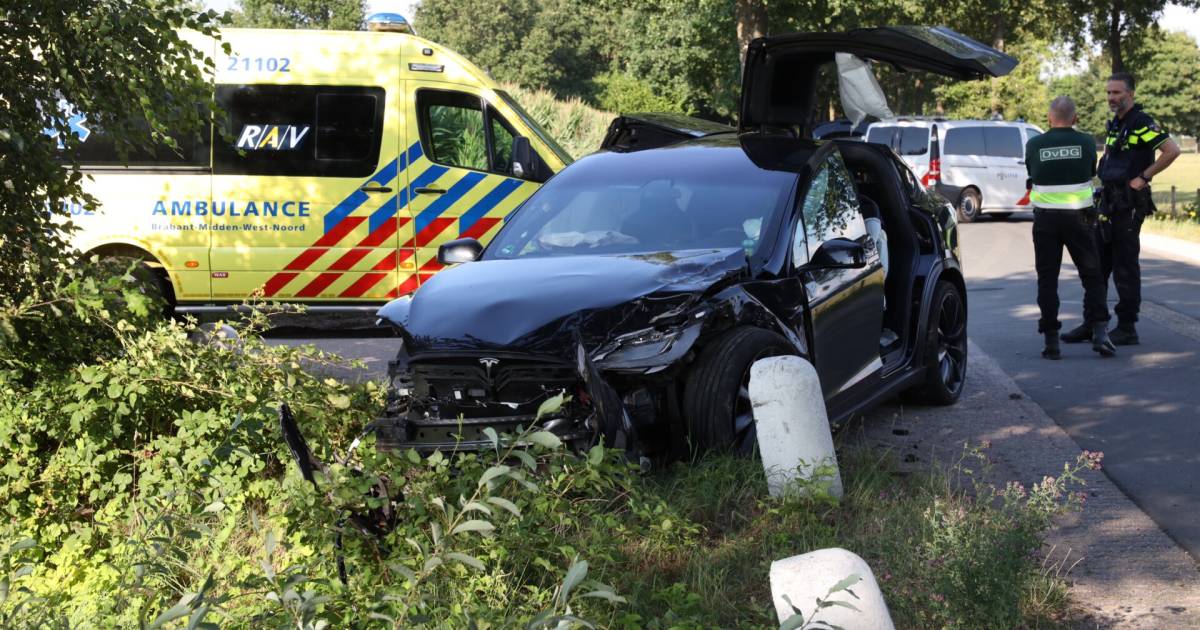 Twee gewonden bij botsing tussen twee auto’s in Schijndel.