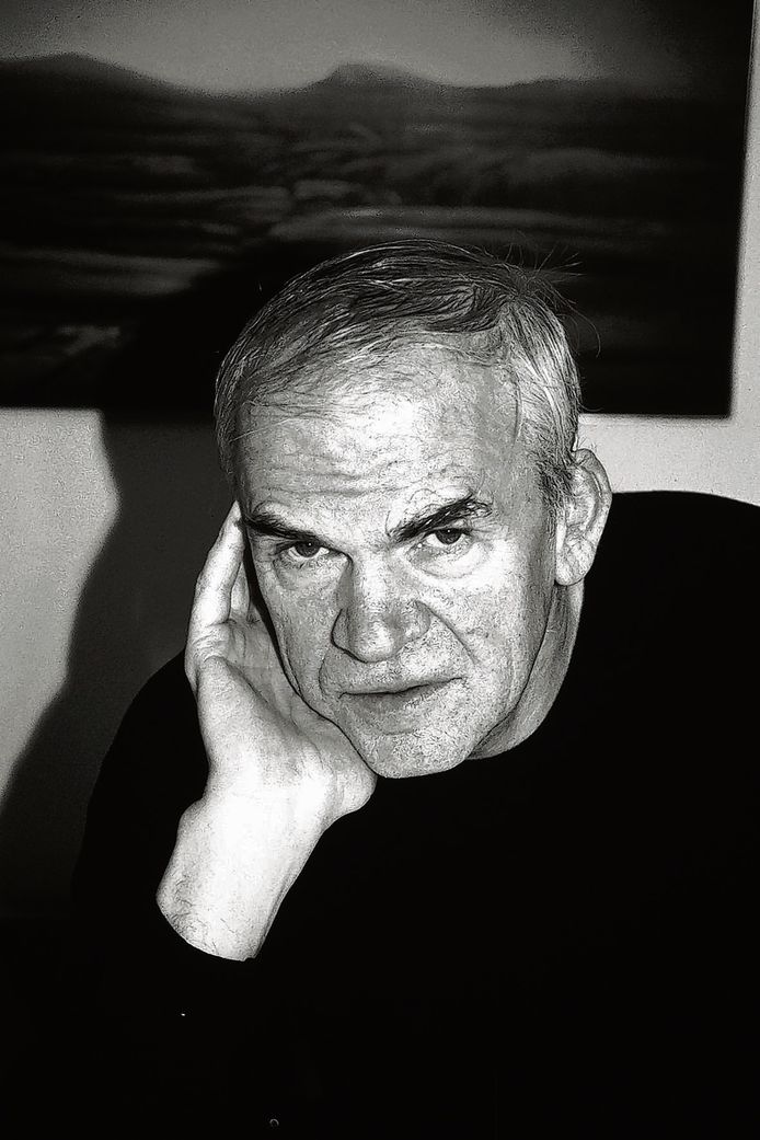Schrijver Milan Kundera mag na 40 jaar zijn Tsjechische