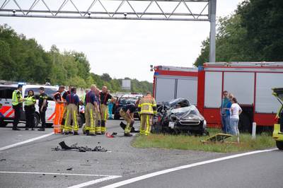 A1 tussen Barneveld en Apeldoorn afgesloten na zware crash, één zwaargewonde