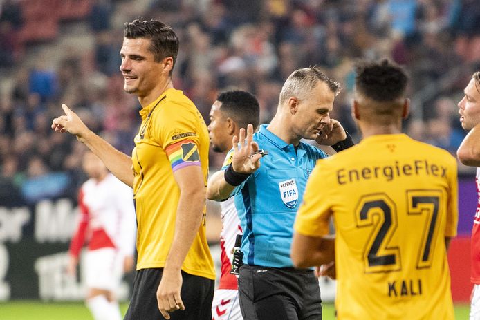 Björn Kuipers  gaf Utrecht een erg omstreden penalty tegen NAC.