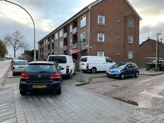 De flat aan de Ossenweerdstraat waar Gerrit Bosman dood werd gevonden.