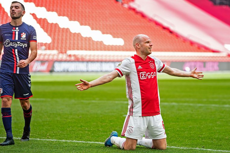 Davy Klaassen heeft de 4-0 binnengekopt. Beeld Guus Dubbelman / de Volkskrant