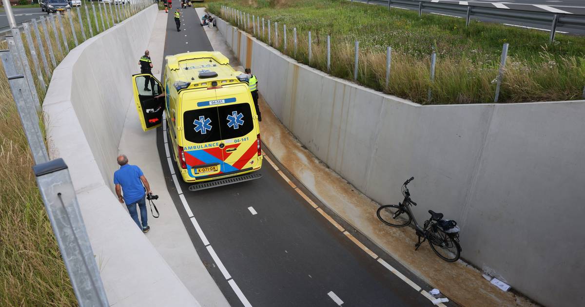 Twee fietsers gewond bij ongeluk in nieuwe fietstunnel in Dalfsen.