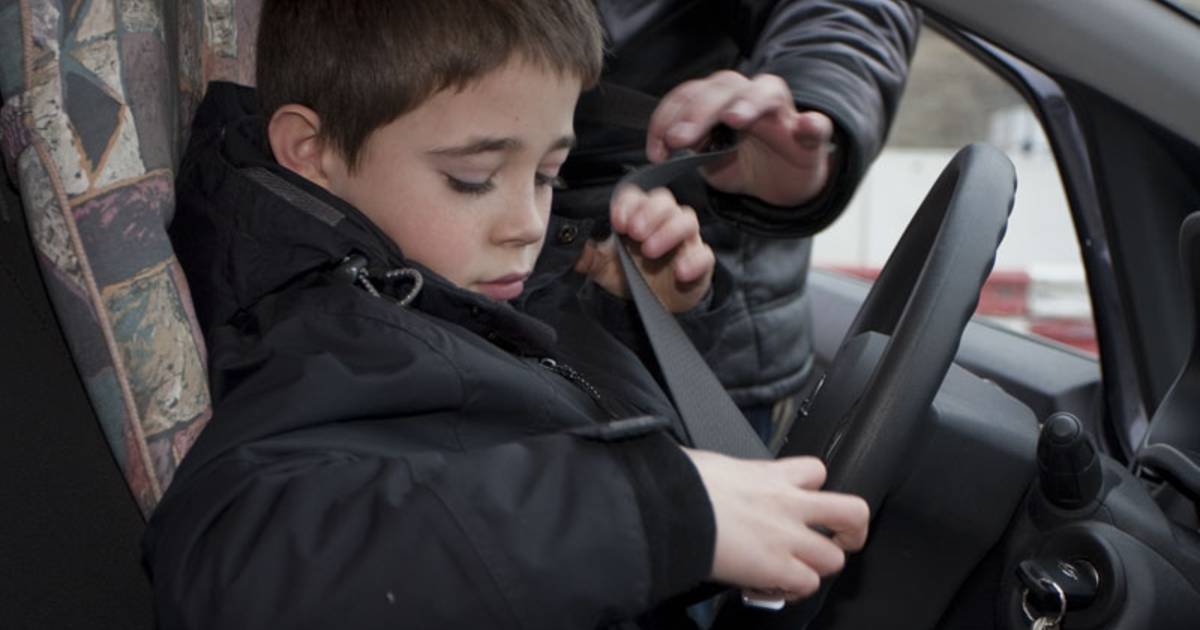 toewijzing stel je voor Kijkgat Als 12-jarige achter het stuur: steeds meer kinderen gaan zonder rijbewijs  de weg op | Auto | AD.nl