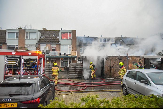 De brand aan het Schepen te Boeckoppad in Arnhem zondagmiddag