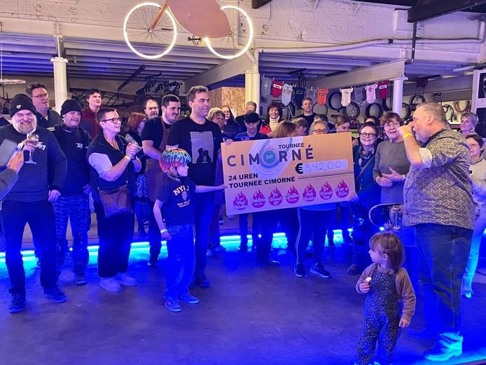 De cheque van de 24 uren van de Cimorné in Aalst.