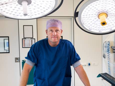 Altijd maar pijn: mensen uit heel het land rijden naar Rotterdam voor deze ribdokter