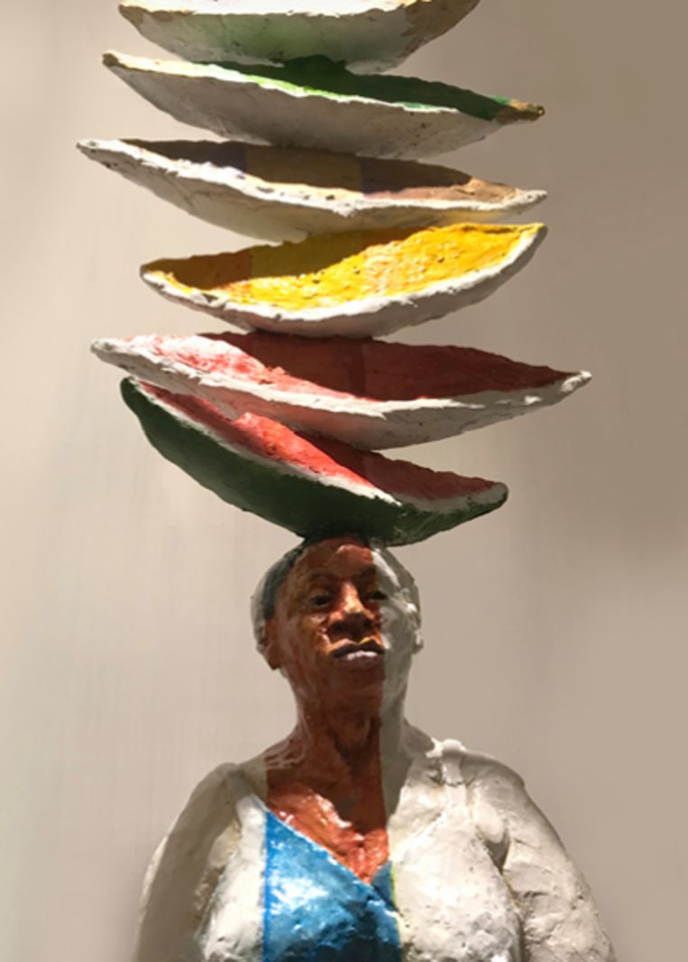 Het beeld Balanceando con mis cosas, dat nu op de sokkel op de Minervalaan had moeten staan.  Beeld Carlos Blaaker
