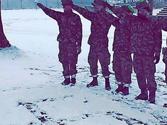 Zwitserse militairen brengen Hitlergroet en maken hakenkruis in sneeuw