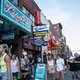 Met het abortusverbod moet ook onstuimig Nashville aan de safe sex: ‘Zonder condoom geen seks’