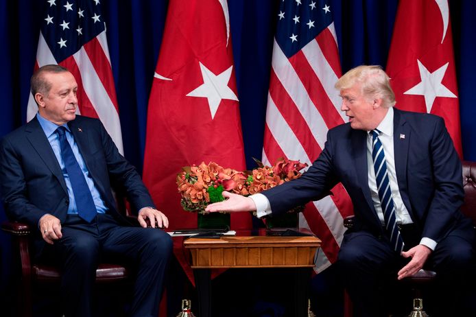 Links: Turks president Recep Tayyip Erdogan's, rechts: Amerikaans president Donald Trump