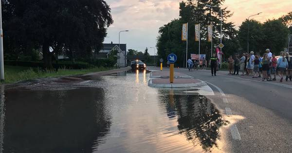 Waterlekkage Waardenburg: leiding afgesloten, herstel duurt tot dinsdagochtend