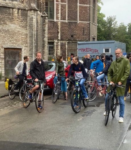 70-tal fietsers trekt in colonne door Gent om te protesteren tegen asociaal rijgedrag: “Vooral in de Muide is de nood zeer hoog” 