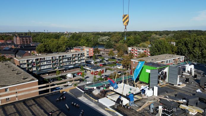 Beeld van het hoogste punt dat is bereikt bij de bouw van de appartementen in de Rivierenwijk.