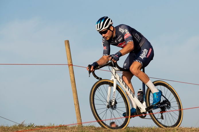 David van der Poel, 'broer van', is een van de blikvangers aan de start van de GP Destil in Oisterwijk.