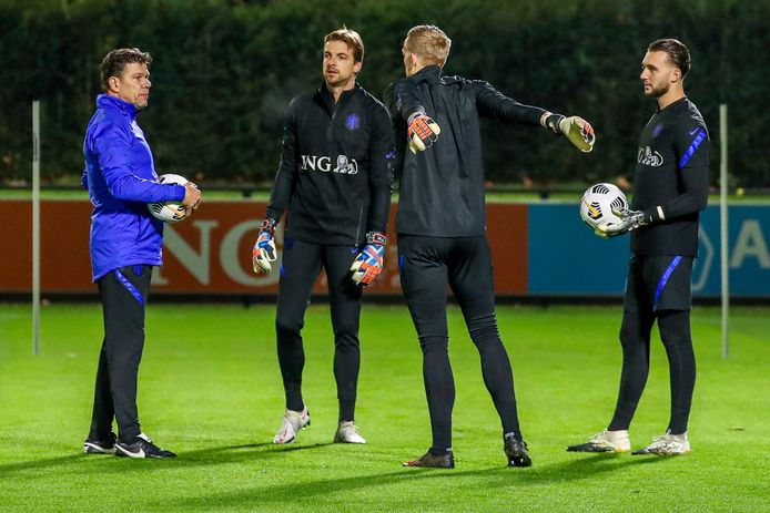 De Boer Gelooft Niet In Keepersprobleem Bij Oranje Er Is Genoeg Kwaliteit Nederlands Voetbal Bd Nl