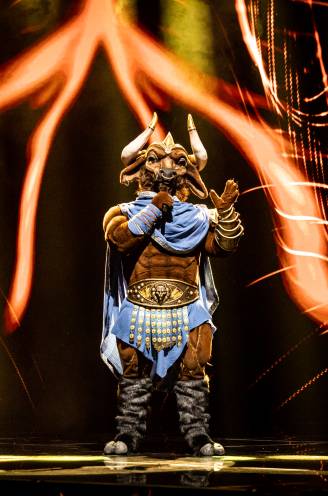 “Ik denk dat het pak mij verraden heeft”: Minotaurus moet afscheid nemen van ‘The Masked Singer’