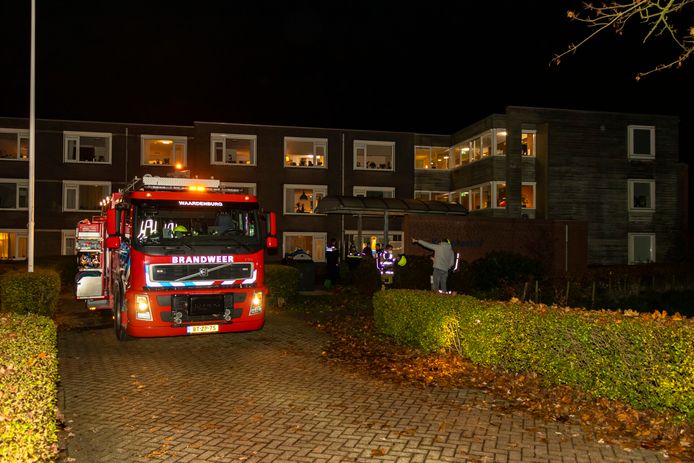 Door een lekkende accu moesten bewoners van het verpleeghuis tijdelijk hun woning uit.