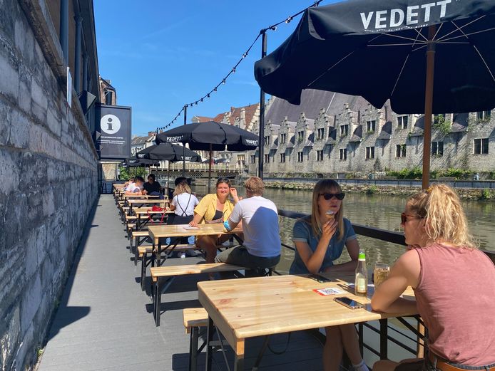 Oost Bloody Billy Goat Nieuwe zomerbar aan Oude Vismijn: “Je zit hier praktisch met de voetjes in  het water” | Gent | pzc.nl