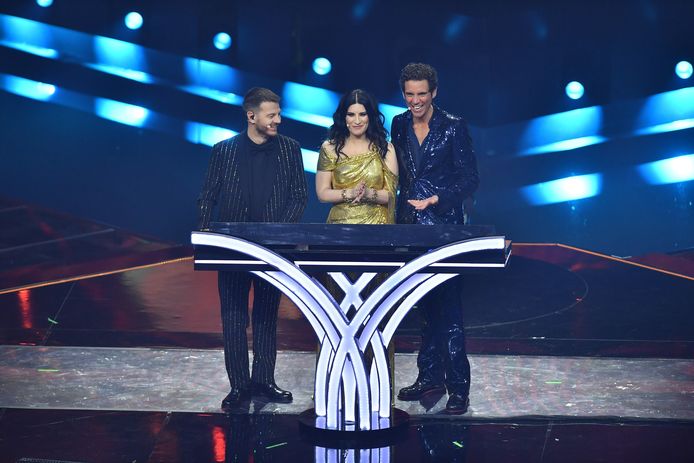 Laura Pausini (midden) op de grote finale van het Eurovisiesongfestival zaterdag.