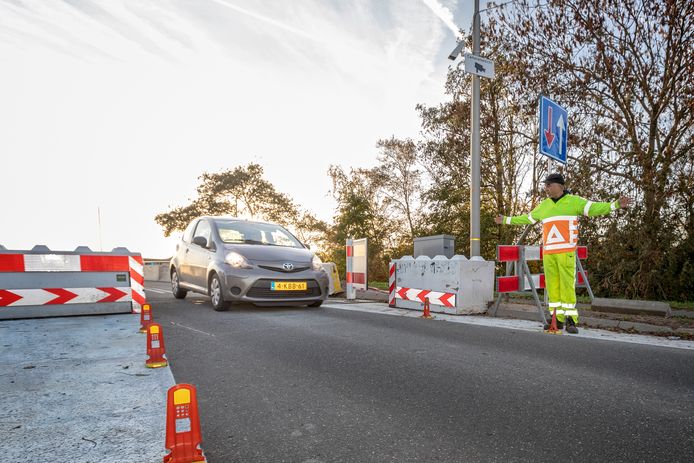 De Langebrug in Oud Ade is al sinds het najaar van 2018 afgesloten voor vrachtwagens.