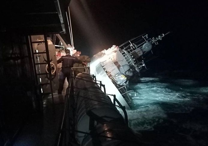 Het schip kapseisde zondagnacht in de Golf van Thailand, bij Bang Saphan in het zuiden van het land.