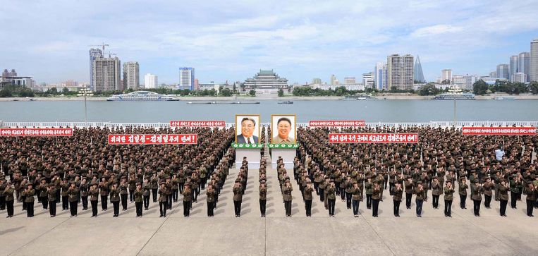 Een militaire parade in april in Pyongyang. Afbeelding vrijgegeven via het staatspersbureau. Beeld reuters