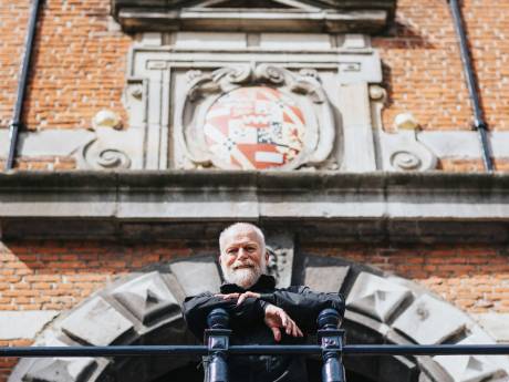 Niek Tolenaars, stadsgids vol verhalen: ‘Stadhuis in Klundert is ook mijn kindje geworden’