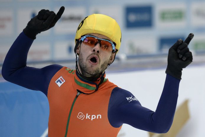 Shorttracker Sjinkie Knegt heeft het goud gewonnen op de 1500 meter op de wereldbekerwedstrijden in Nagoya.