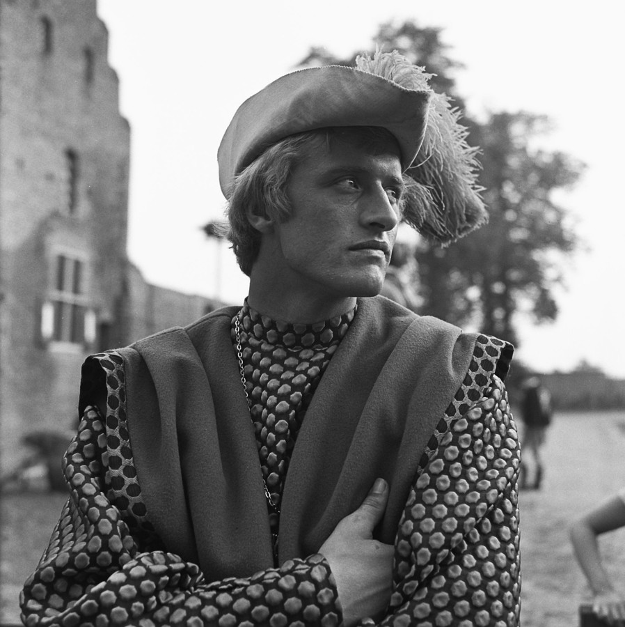 In Doornenburg opgenomen serie Floris 50 jaar expo met objecten en duizenden foto's Foto