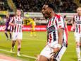 Elton Kabangu schreeuwt het uit na één van zijn twee doelpunten tegen ADO Den Haag, op een feestavond voor Willem II.