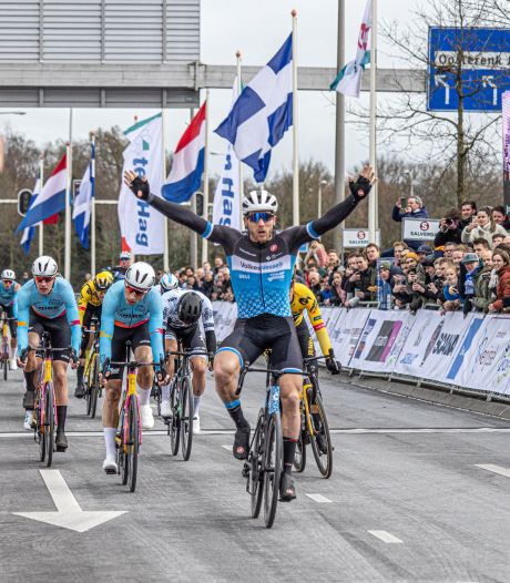 Coen Vermeltfoort maakt favorietenrol waar met derde zege in Ster van Zwolle: ‘Dit keer was het duidelijker dan de laatste keer’