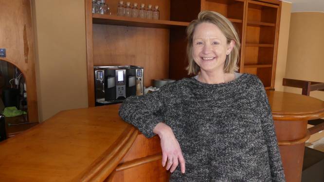 Op zoek naar gezelligheid, lekkere drankjes of een leuke babbel? Saskia (48) heropent bekend café BARita in Zulte