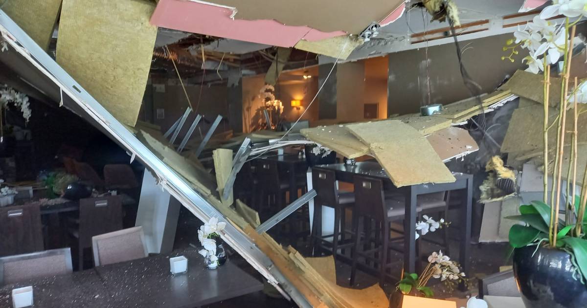 Plafond Stort Naar Beneden Bij Hotel Het Witte Huis In Soest; Meerdere  Kamers Ontruimd | Amersfoort | Ad.Nl