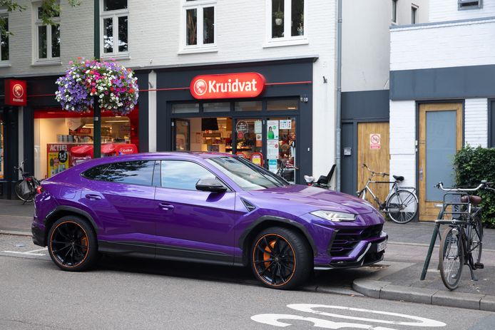 Winkelen met de Lamborghini Urus.