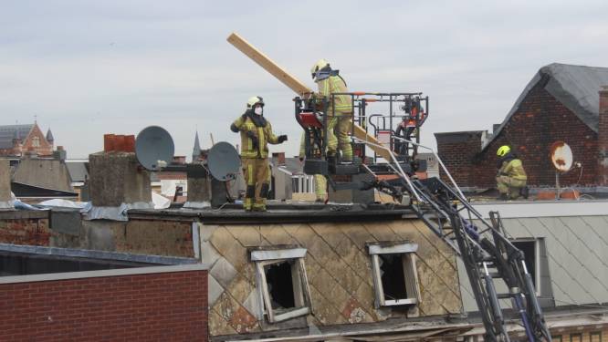 Stevige dakbrand in Antwerpse Seefhoek: pand tijdelijk onbewoonbaar