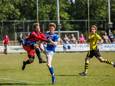 Cas Nooren in duel met Be Ready-keeper Sander van Dijken. Van Dijken werd de grote held voor Be Ready.