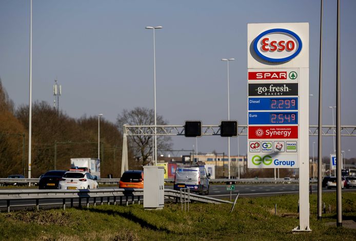 Tanken was als gevolg van de oorlog in Oekraine fors duurder geworden.