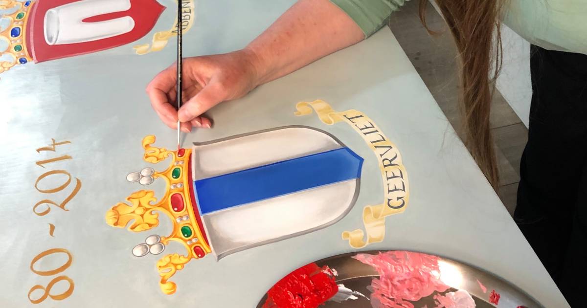 Nieuwe wapenborden houden oude traditie in ere: gemeentewapens in oude stadhuis Geervliet