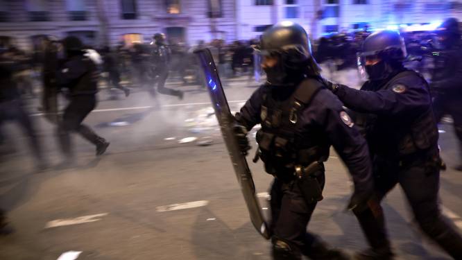 “Dignes des pires régimes autoritaires”: des images de violences lors des manifestations provoquent l’indignation
