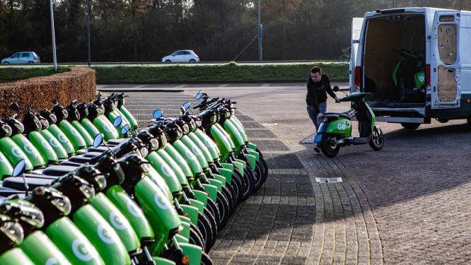Felgroene deelscooters verdwijnen nu echt uit Deventer: ‘Het gebeurt een dezer dagen’
