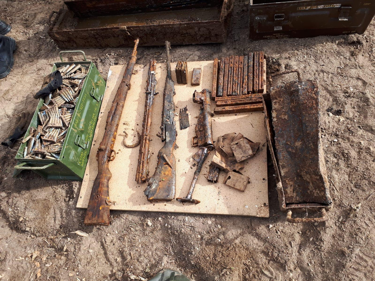 Een deel van de gevonden wapens en munitie