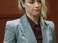 Amber Heard sluit getuigenissen erg emotioneel af: “Mensen zeggen dat ze mijn baby in de microgolf willen steken”