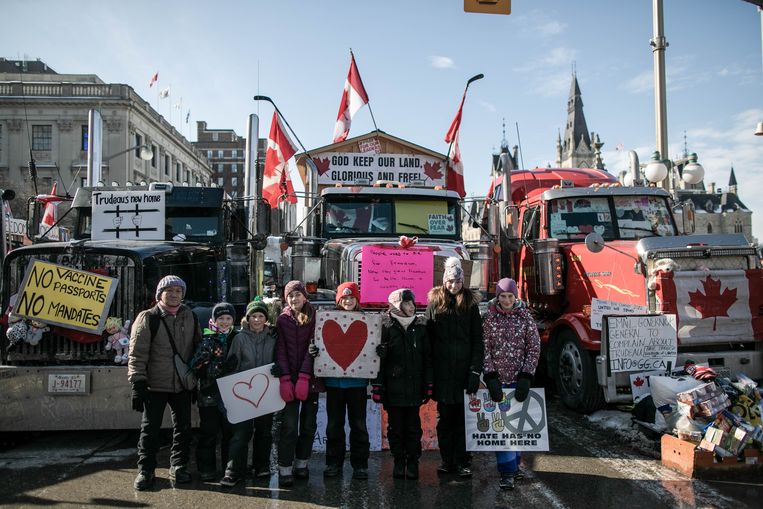 Protesten Tegen Coronamaatregelen In Ottawa Tanks De Straat Op Sturen 