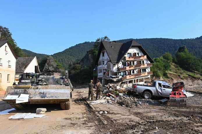 La région de Rhénanie-Palatinat, la plus touchée par les violentes intempéries qui ont dévasté plusieurs communes, comptabilise 132 morts et 766 blessés, selon la police de Coblence.