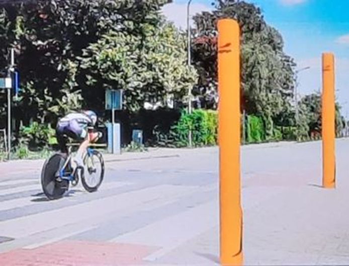 Aanrijdbeveiliging rond de paaltjes langs het parcours: “Buizen die we gemakkelijk over de paaltjes kunnen schuiven, ongeacht hun diameter. "