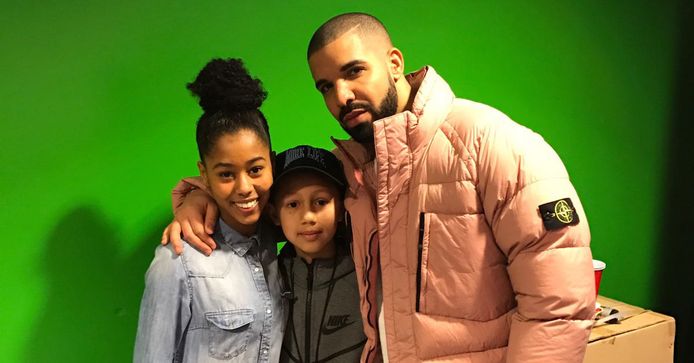 De Canadese rap-legende Drake (R) met Dominique en Cristiano.