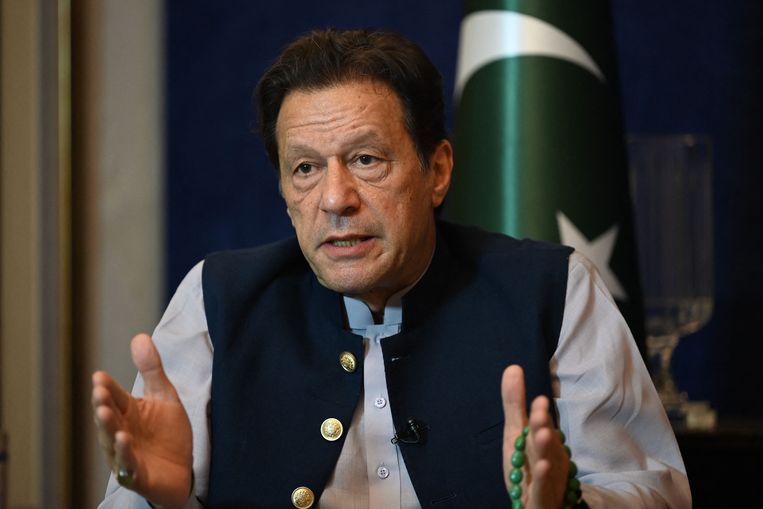 De Pakistaanse oud-premier Imran Khan zou dure cadeaus van buitenlandse hoogwaardigheidsbekleders hebben doorverkocht.  Beeld AFP